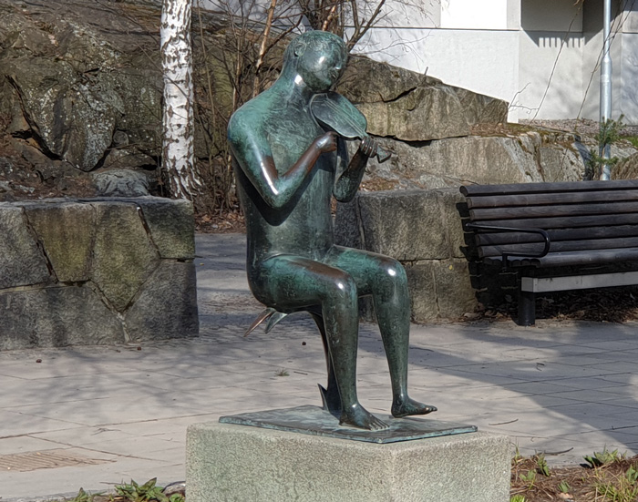 Sven Lundqvist (1918-2010): Näcken. Inköpt 1957 av Lidingö stad. Står på Baggeby torg.