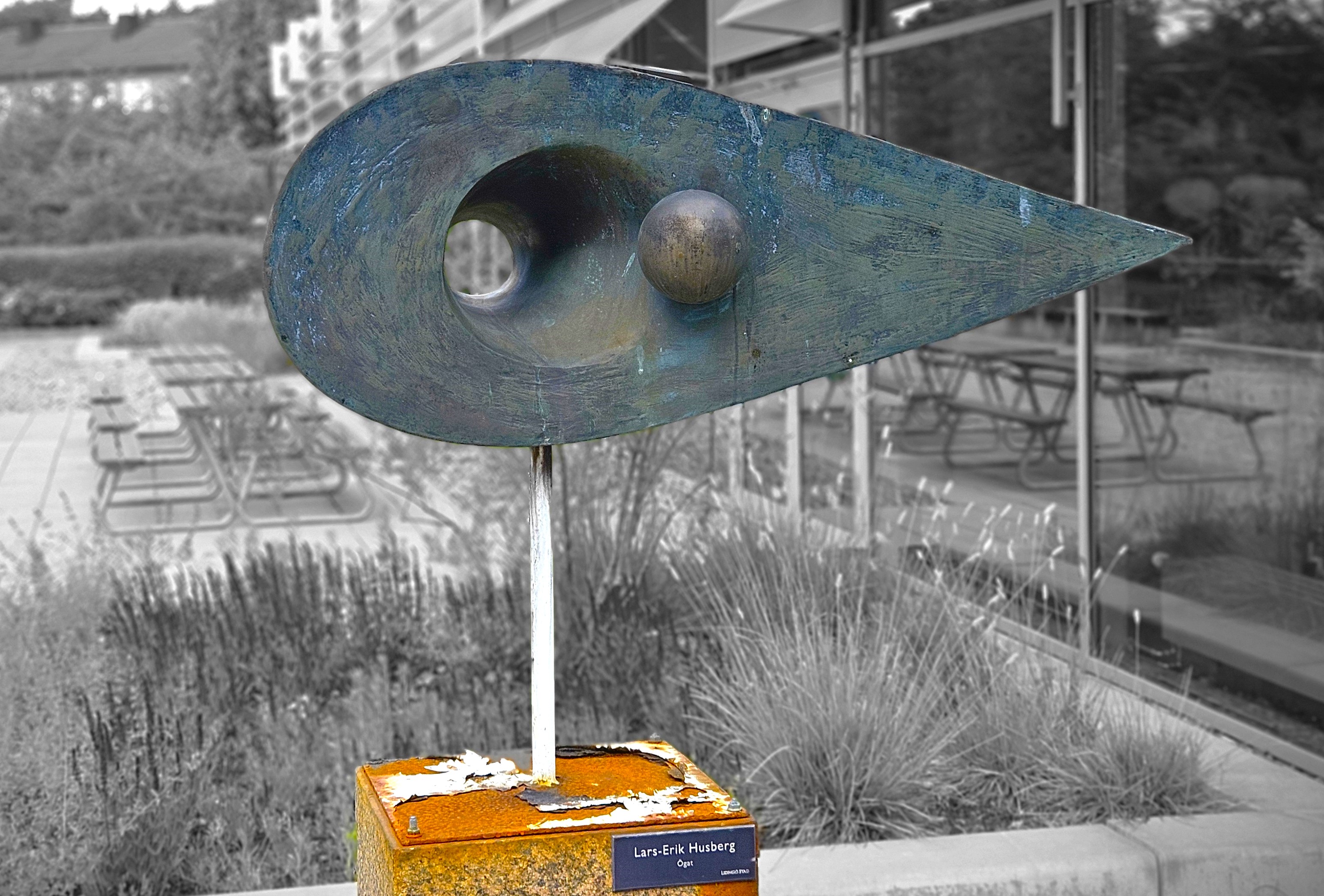 Lars-Erik Husberg (1913-2006): Ögat. Brons. Inköpt 1985 av Lidingö stad. Finns på stadshusets gård.