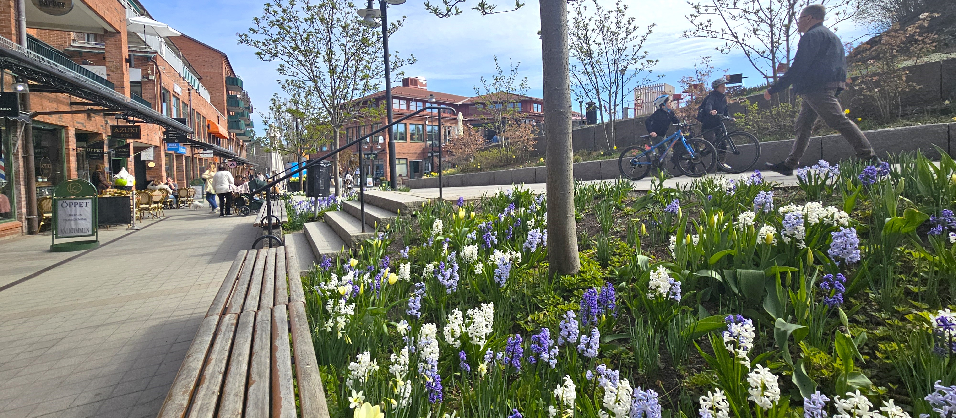 Lidingö centrum i full blom. 17 april 2025