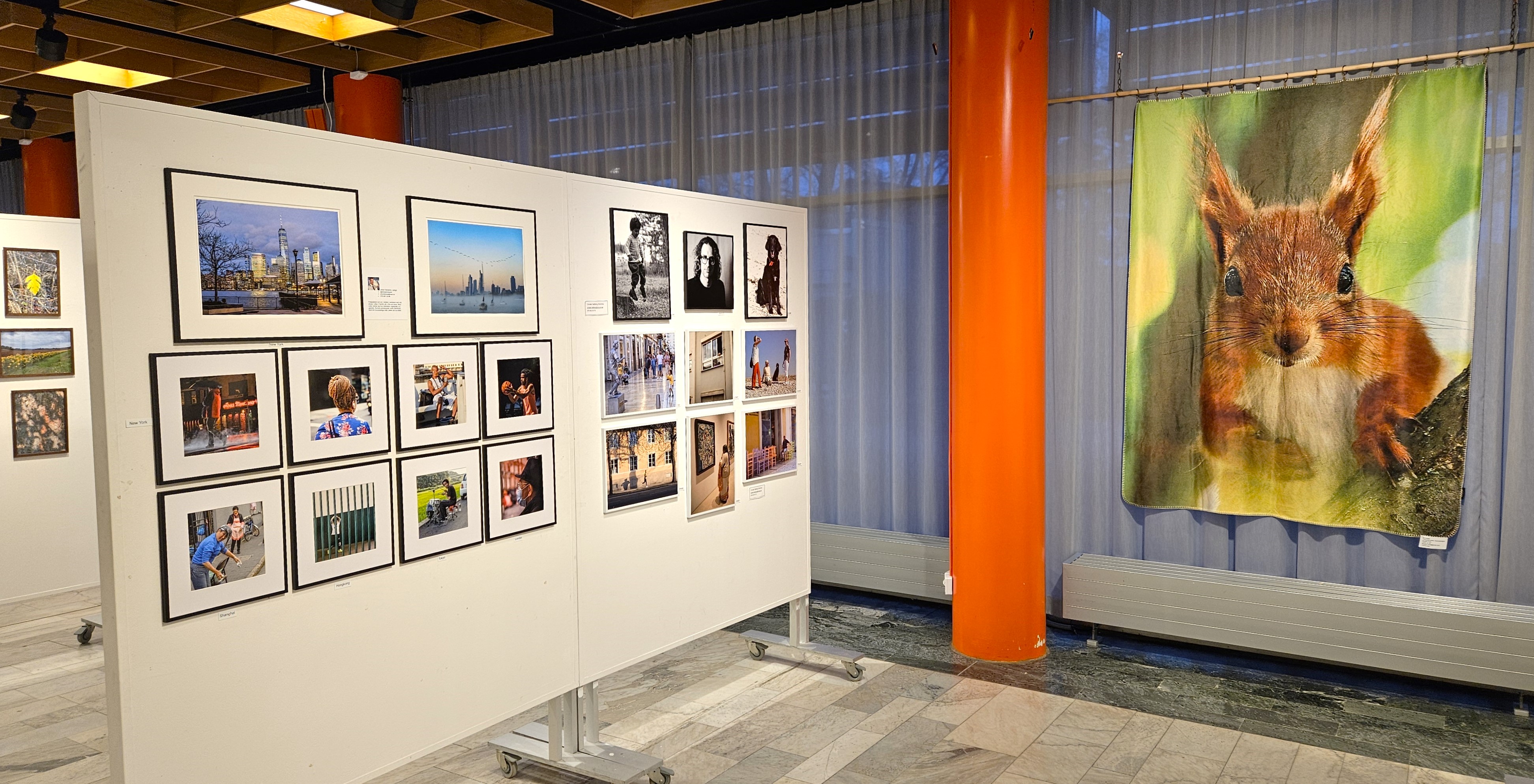 I Lidingö stadshus entréhall firar Lidingö fotoklubb sitt 75-årsjubileum med en högklassig utställning. Pågår till den 18 januari. Se "Utställningar". 16 dec. 2024