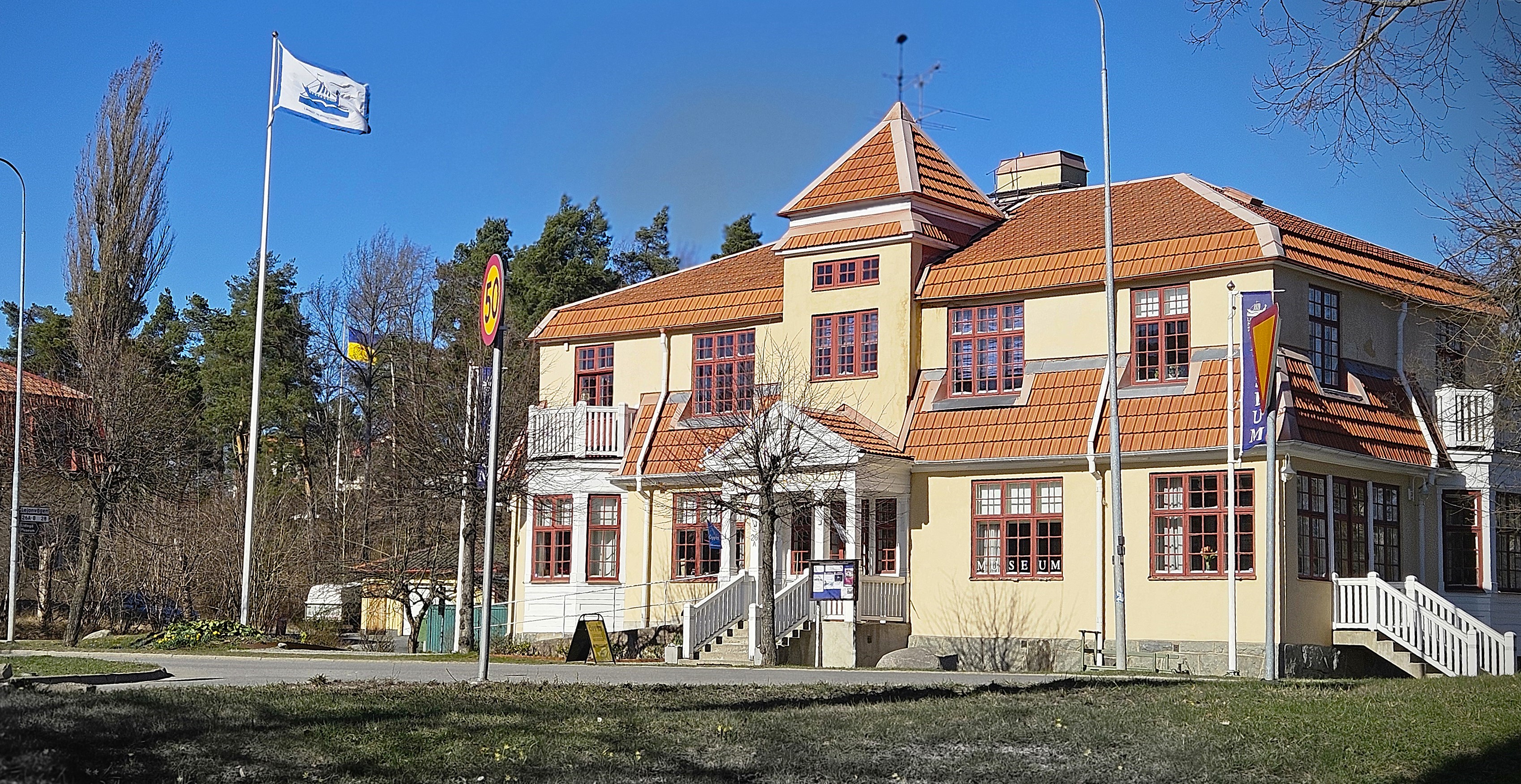 På Lidingö museum pågår utställningen "Vägen till Centrum". 3 april 2025